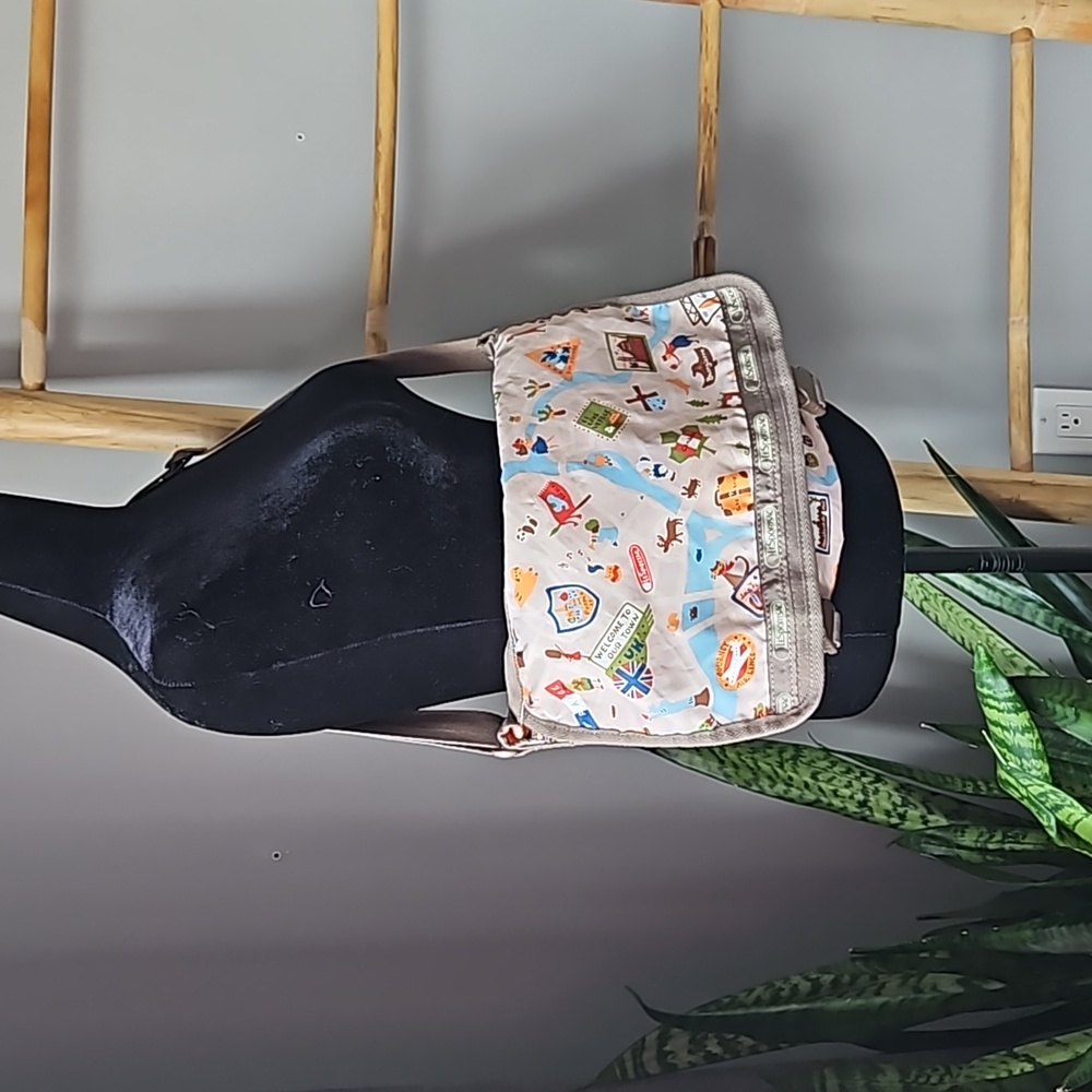 LeSportSac Crossbody Messenger bag